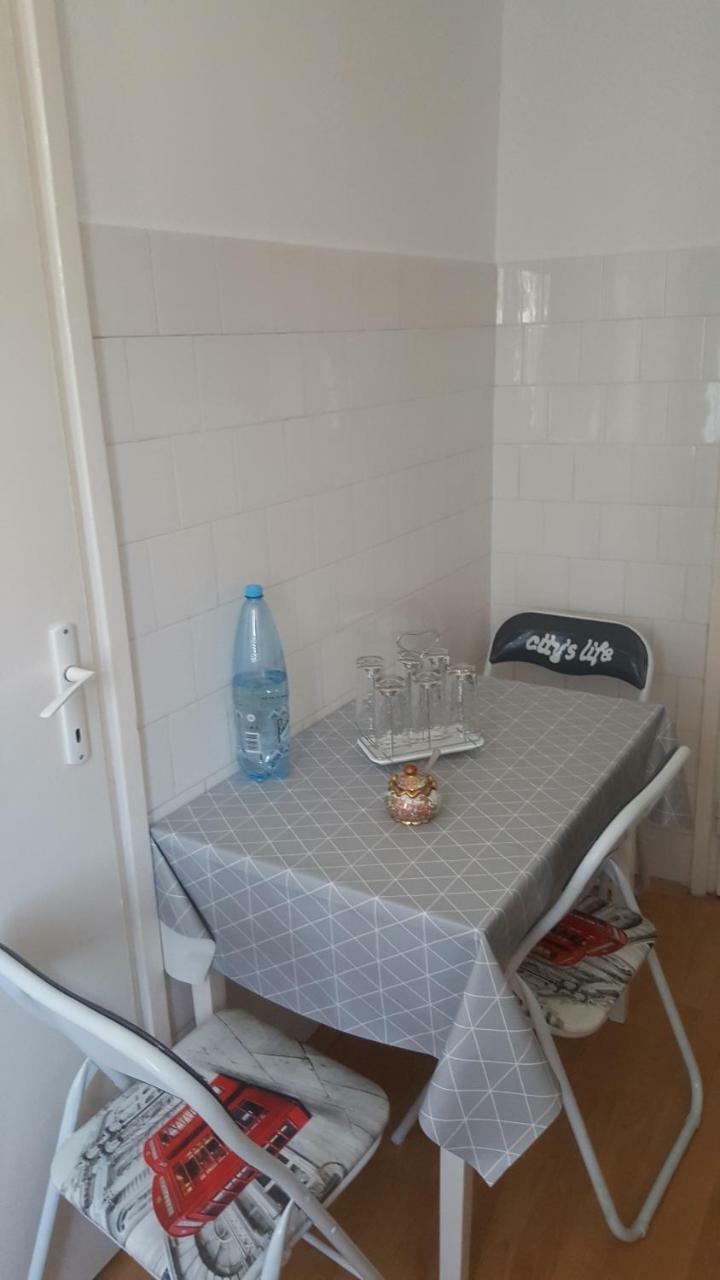 OrşovaApartament Victoryアパートメント エクステリア 写真