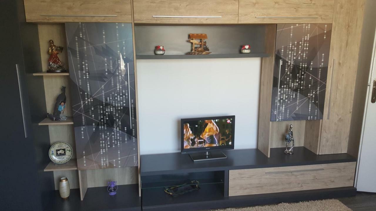OrşovaApartament Victoryアパートメント エクステリア 写真